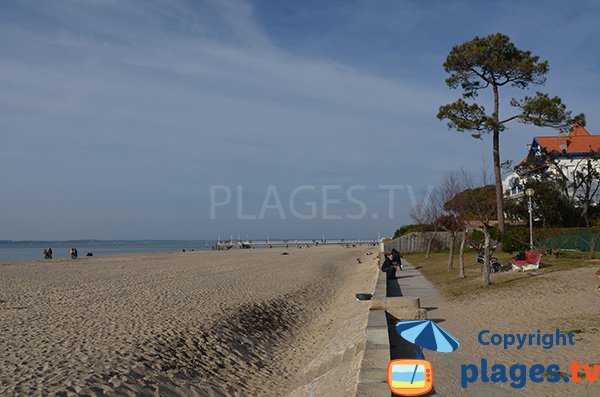 Pier of Mouleau and public sand beach - Arcachon