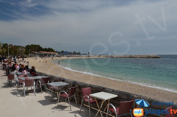 Anse del Mourillon e ristorante a Tolone