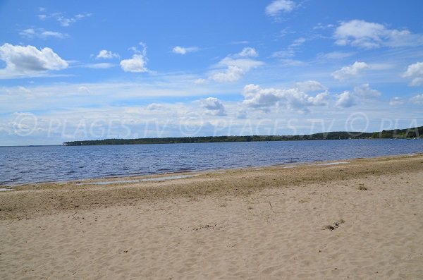 Spiaggia del lago di Lacanau in Francia