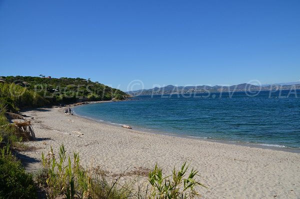 Vue sur Ste Maxime depuis la plage de la Moutte