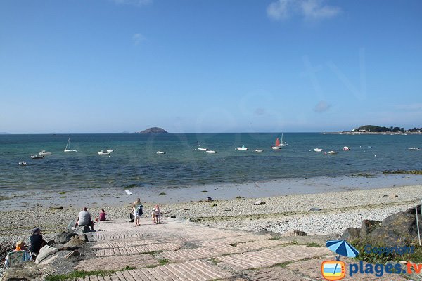 Cale sur la plage de Nantouar à Louannec