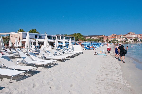 Plages privées sur la plage Napoléon à l'Ile Rousse