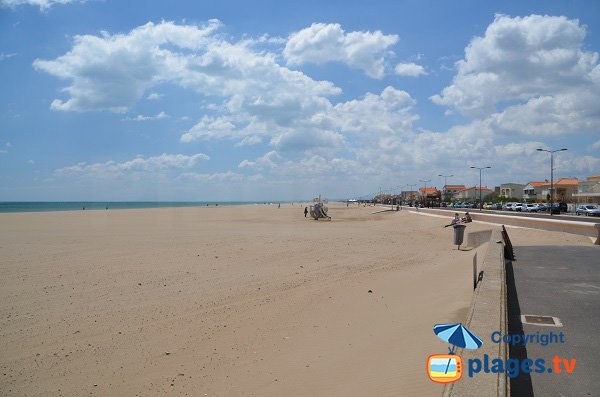 Photo de la plage de Narbonne Centre en direction du Sud