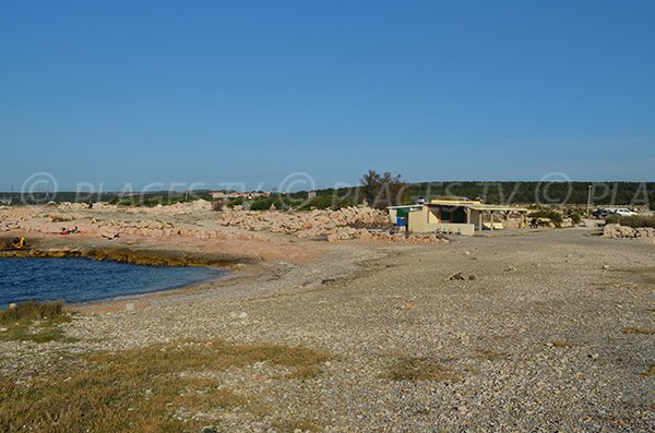 Beach and snack of the nudist beach of La Couronne