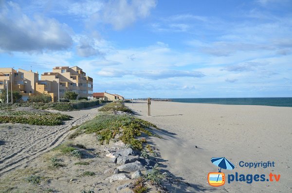 Beach next to naturists residences in Leucate