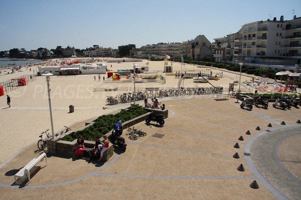 Plage de Pouliguen avec vue sur la pointe de Penchâteau