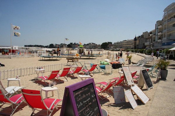 Restaurant on Nau beach in Pouliguen