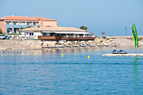 Zone de baignade sur la plage nautique d'île Rousse