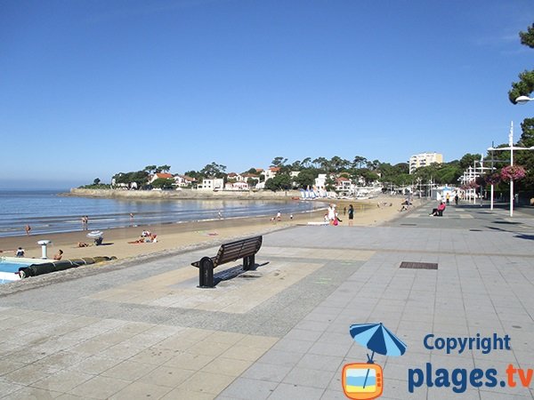 Promenade de la plage de Nauzan