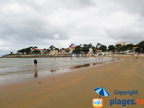 Nauzan beach in St Palais sur Mer with nautical center