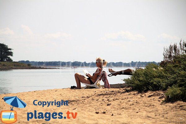 Confidential beach on the island of Arz