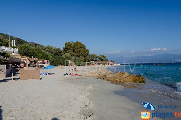 Plage de Neptune avec vue sur la plage d'Ariadne - Ajaccio