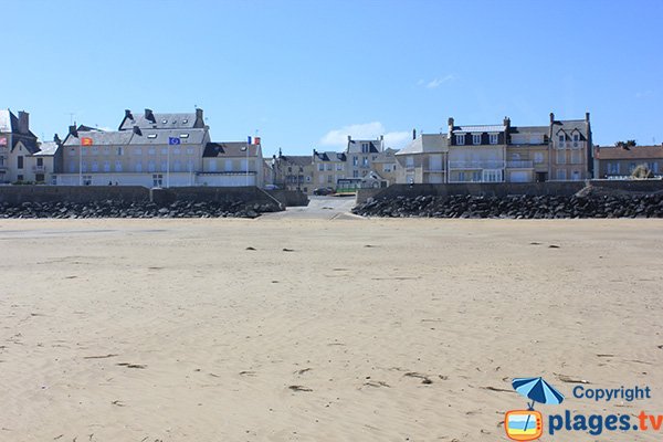 Plage de la Cale Neptune à Arromanches les Bains