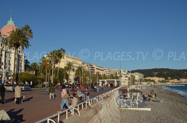 Promenade des Anglais, Kuppel des Negresco und Strand von Neptune