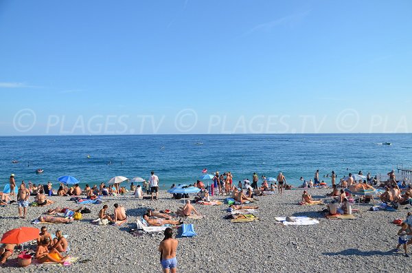 Strand gegenüber dem Negresco in Nizza - Sommer