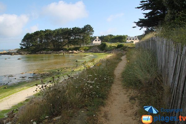 GR34 le long de l'anse de Porz Olier - Guissény