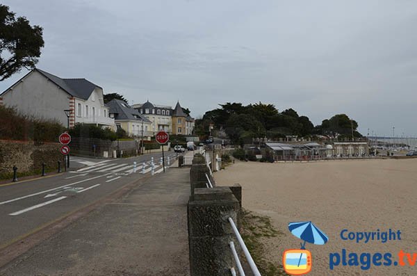 Spiaggia vicino al porto di Pornic vicino al centro della città