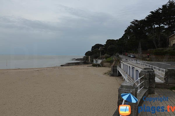 Cabines de bains et poste de secours de la plage de Noeveillard à Pornic