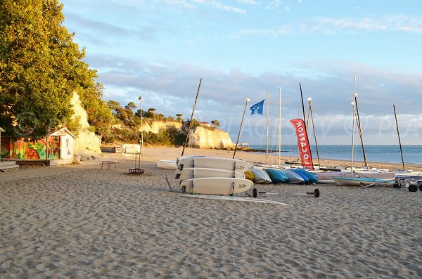 Centre nautique sur la plage des Nonnes