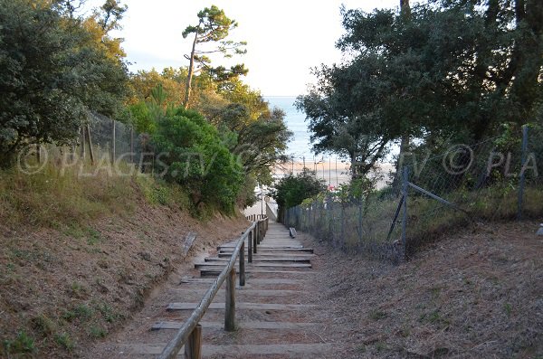 Escaliers de la plage des Nonnes