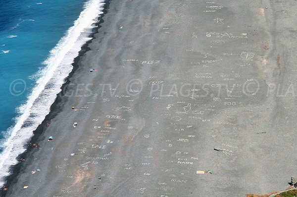 iscrivono sulla spiaggia di Nonza - Corsica