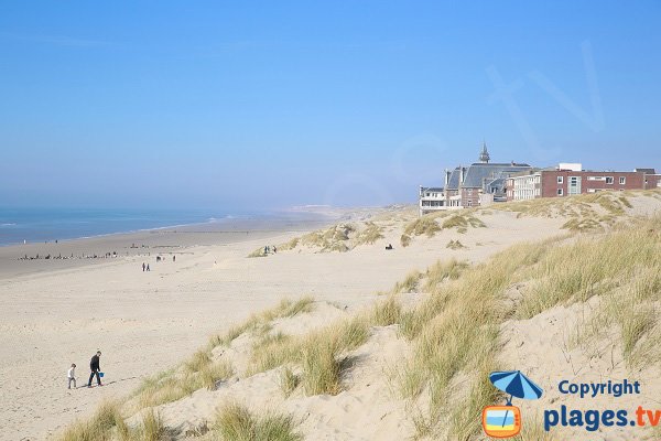 Plage de Berck avec vue sur l'hôpital Calot