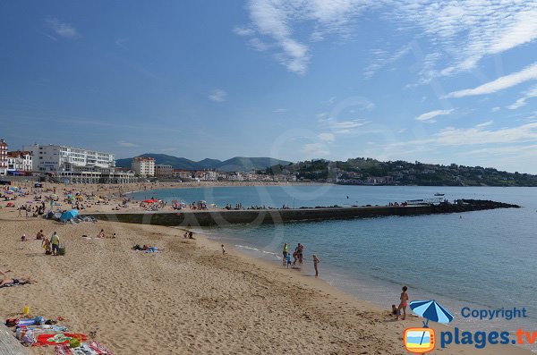 Digue sur la Grande Plage de St Jean de Luz