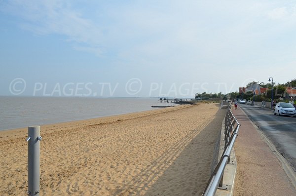 Plage au nord de Fouras en direction de Yves