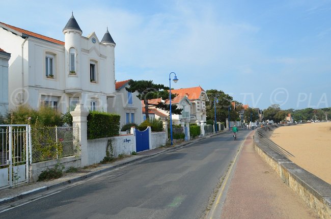 West beach of Fouras and the villas of the time of the Sea Baths