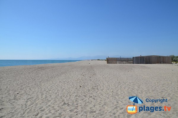 Plage au nord de Torreilles avec vue sur Ste Marie