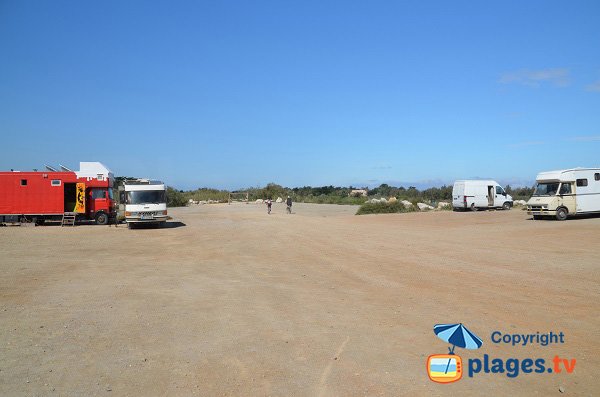 Parking camping-car au niveau de l'Agly - Torreilles