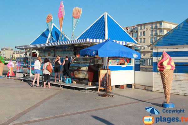 Kiosks on Wimereux beach