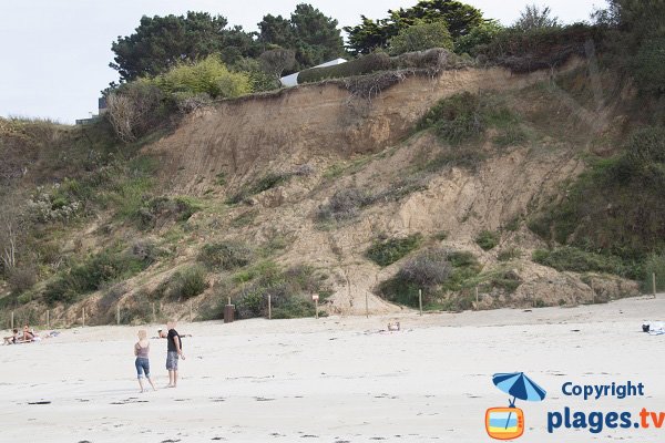 Falaise autour de la plage de Notigou