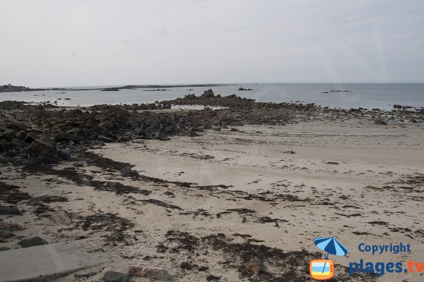 Rochers sur la plage de Notigou