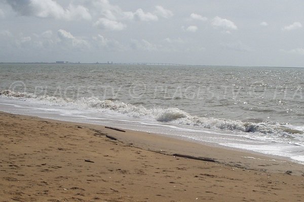 View on Ile de Ré from Aiguillon sur Mer beach