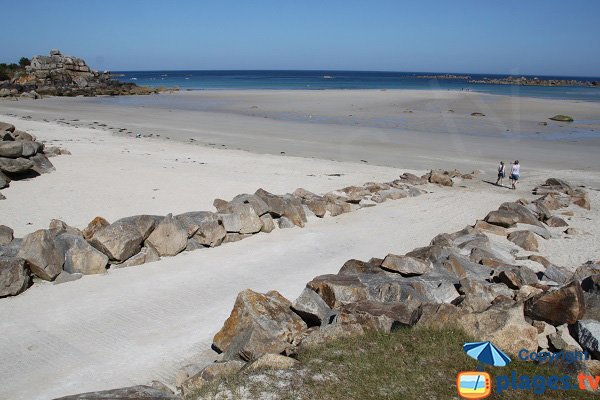 Cale sur la plage d'Ode an Deved à Cléder