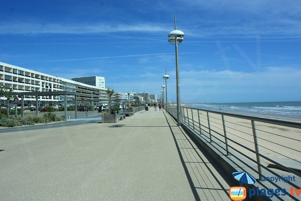 passeggiata pedonale sul lungomare, nel centro di St Jean de Monts