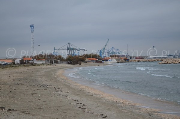 Spiaggia Olga a Port Saint Louis - ambiente industriale