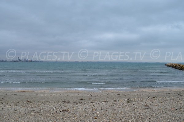 Plage de Port St Louis avec vue sur Fos sur Mer