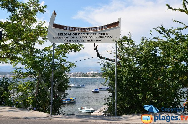 Accès à l'abri de l'Olivette du Cap d'Antibes