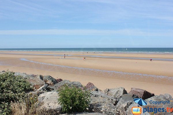 Plage d'Omaha beach à marée basse - St Laurent sur Mer