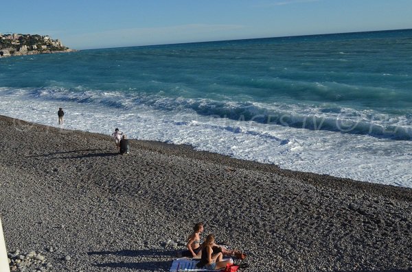 Plage de galets sur la plage de l'Opéra