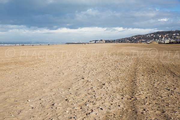 Plage à l'extérieur de Deauville