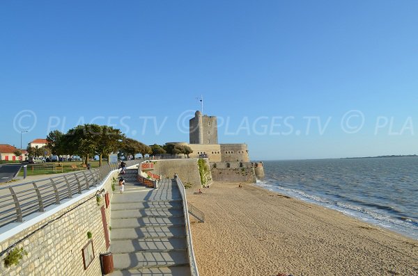 Vista sul Fort Vauban e spiaggia a Fouras