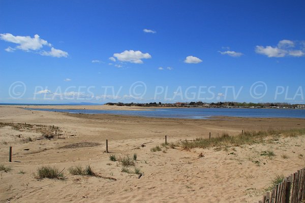 Plage Ouest de Portiragnes avec vue sur un étang