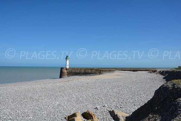 Plage à côté du port de St Valery en Caux