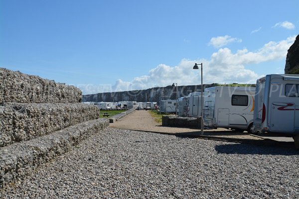 Aire de repos camping-car à côté de la plage de St Valery en Caux