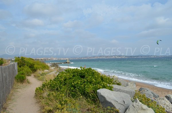 Chemin pour accéder à la plage du Pacha