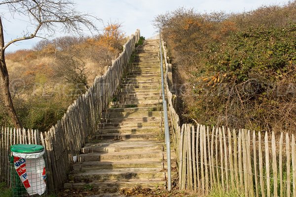 Stairs on the parking side of Varaville beach