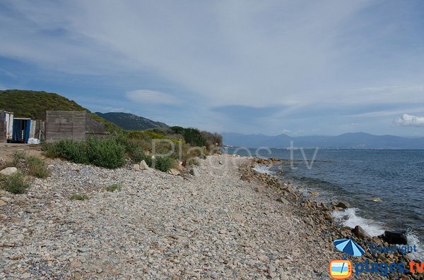 Spiaggia di ciottoli a Ajaccio - Parata